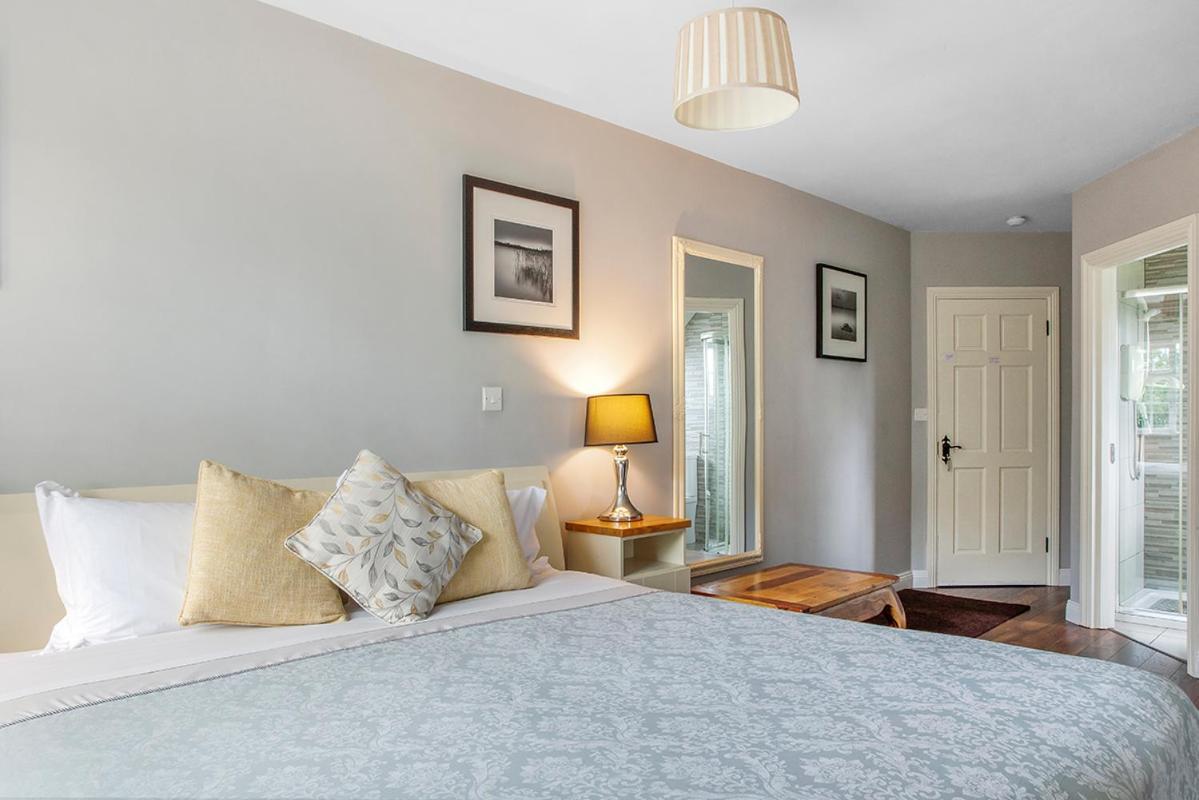 The Ridgewood Lodge Newbridge  Eksteriør billede