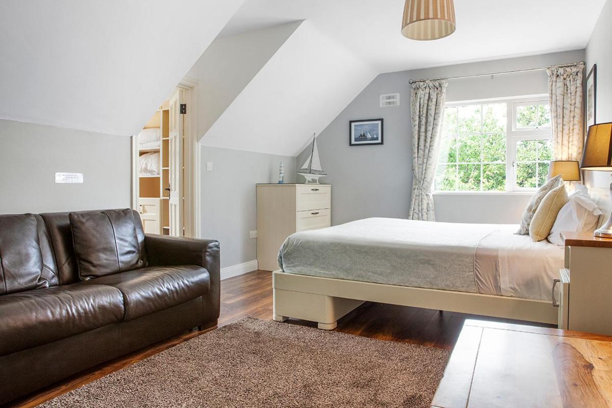 The Ridgewood Lodge Newbridge  Eksteriør billede