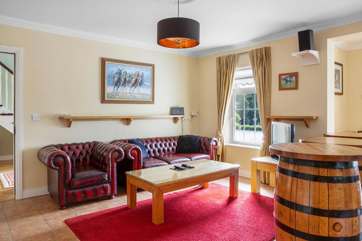 The Ridgewood Lodge Newbridge  Eksteriør billede